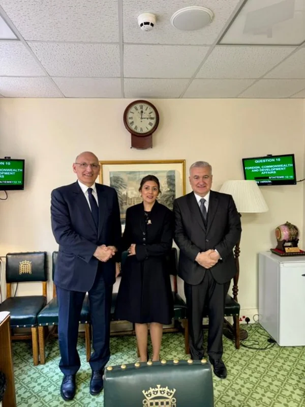 Azərbaycan Respublikası Prezidentinin xüsusi tapşırıqlar üzrə nümayəndəsi Elçin Əmirbəyov Birləşmiş Krallığa işgüzar səfər edib Xeber basligi