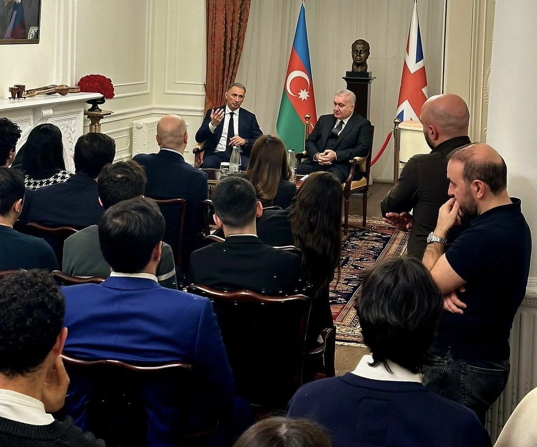 Nazir Rəşad Nəbiyev Birləşmiş Krallıqda texnologiya sahəsində fəaliyyət göstərən diaspor üzvləri və tələbələrlə görüşüb Xeber basligi